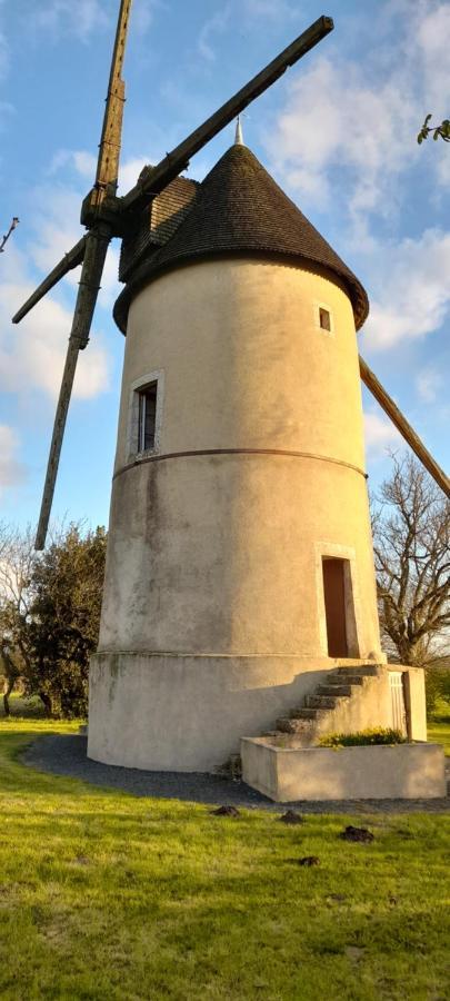 Moulin A Vent Le Champ Du Trail Villa Saint-Cyr-des-Gats Exterior photo