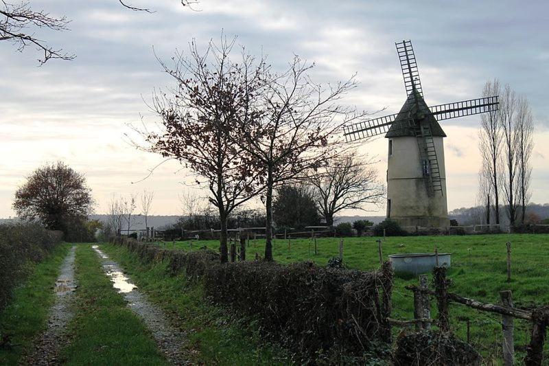Moulin A Vent Le Champ Du Trail Villa Saint-Cyr-des-Gats Exterior photo